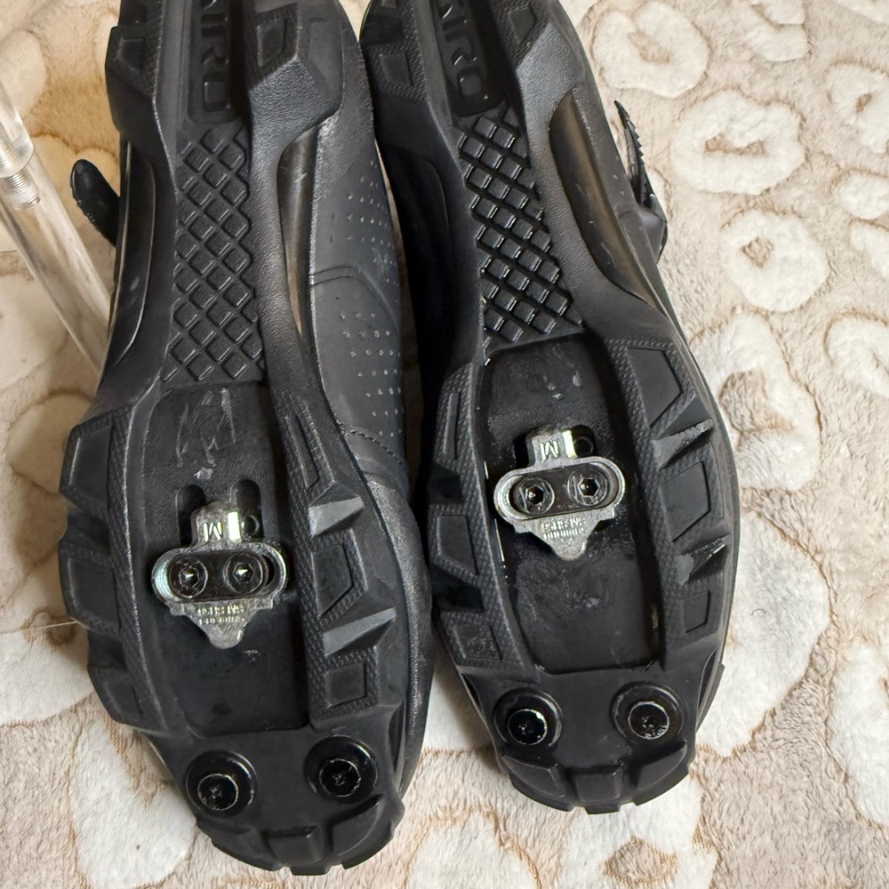 Giro Women's Black Athletic Cycling Shoes - Picture 4 of 8
